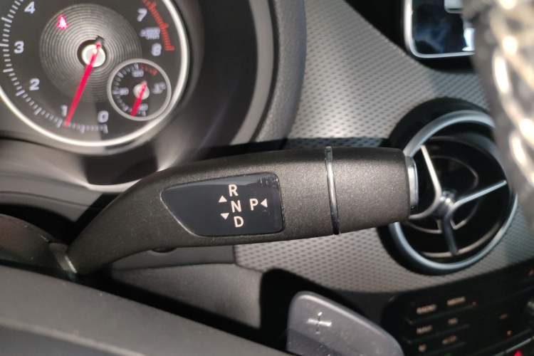 Used Mercedes-Benz B-Class 2015 B 200 Sport Edition Gear Lever