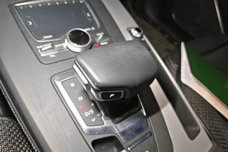 Used Audi Q5L 2020 Updated 40 TFSI Prestige Fashion Edition Gear Lever