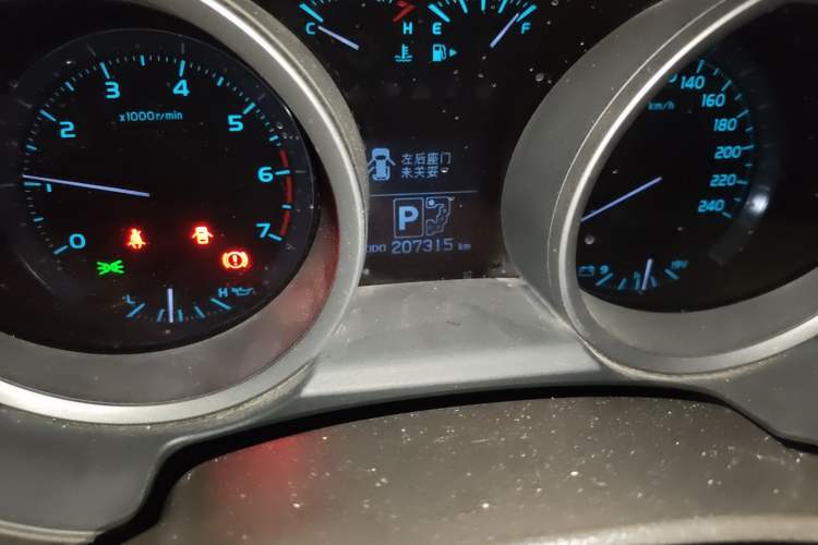 Used Toyota Land Cruiser 2007 4.7L Automatic VX-R Odometer Close Up