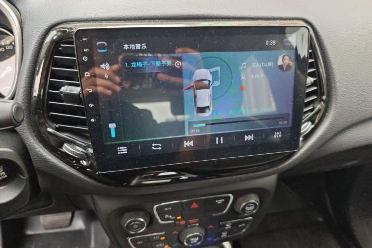 Used Jeep Compass 2017 200T Automatic Family Edition Audio And AC Panel