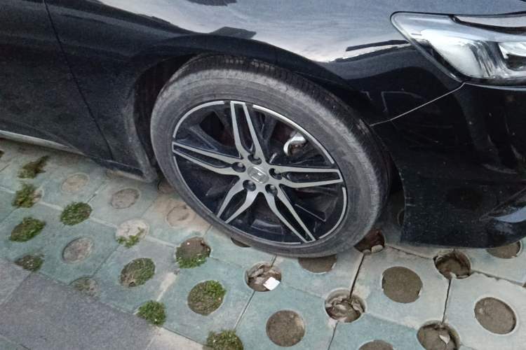 Used Honda Accord 2022 260TURBO Phantom Night · Prestige Edition Right Front Wheel Hub