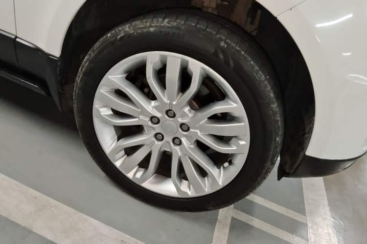 Used Land Rover Range Sport 2016 3.0 SC V6 SE Right Front Wheel Hub