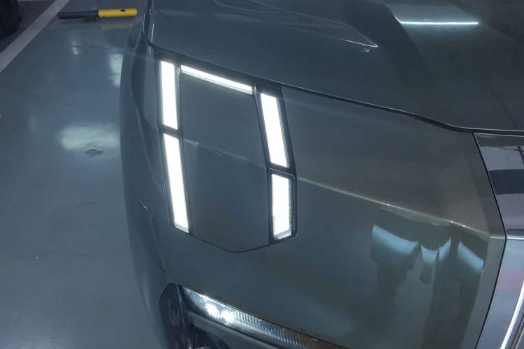 Used Zeekr 009 2024 7-Seater Walk-Through Version Four-Wheel Drive 108 kWh