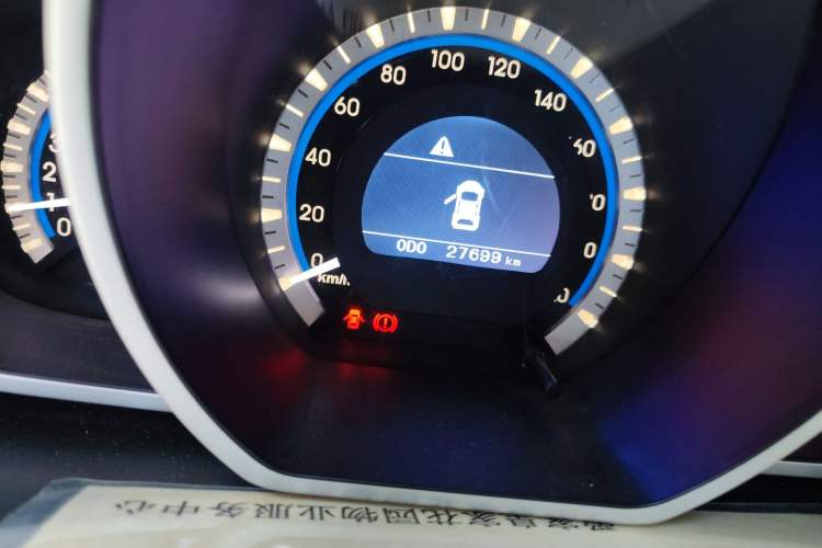 Used Soueast V6 Lingshi 2014 1.5L Manual Luxury Edition for Women