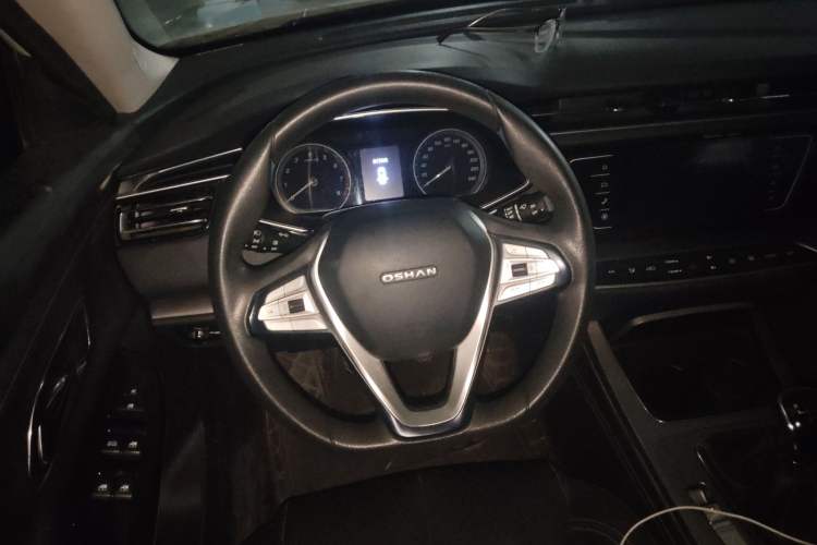 Used CHANGAN OSHAN X7 2020 1.5T Manual Luxury Version Steering Wheel