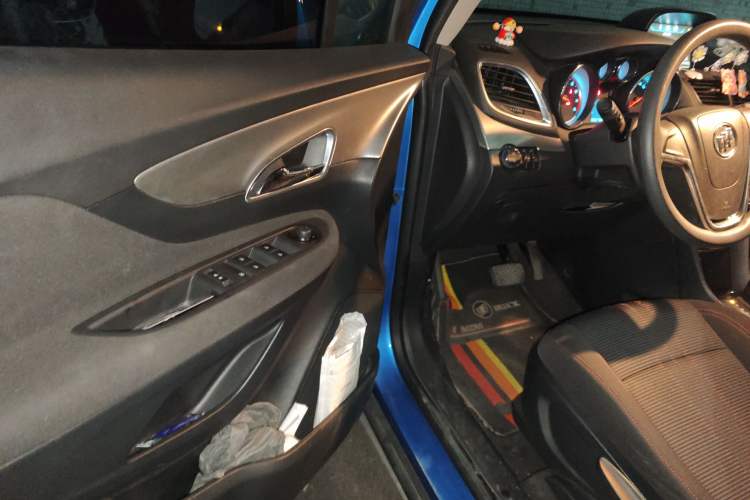 Used Buick Encore 2015 1.4T Automatic Two-Wheel Drive Urban Elite Version