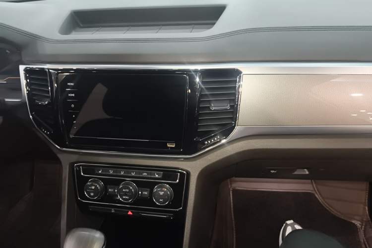 Used Volkswagen Teramont 2020 330TSI Two-Wheel-Drive Luxury Edition China VI Standard Audio And AC Panel