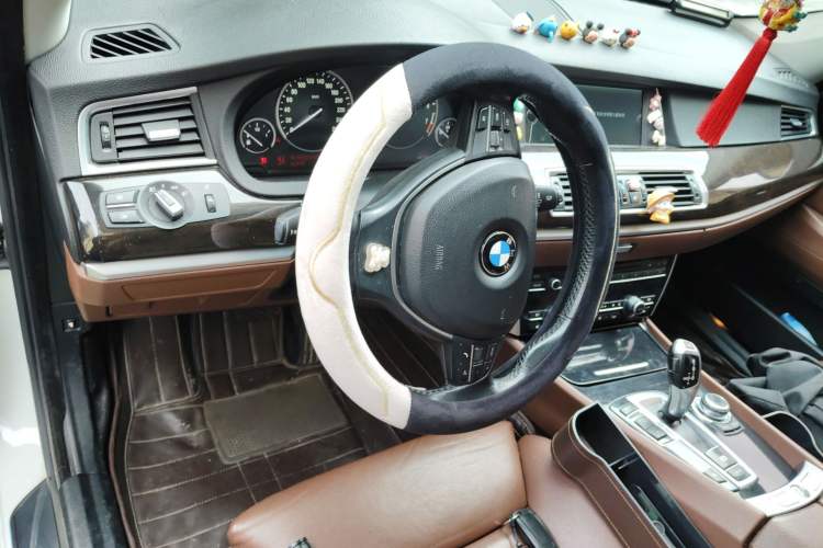 Used BMW 5 Series GT 2010 535i Leading Model Center Console