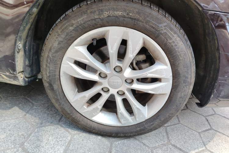 Used Geely Auto Emgrand 2014 Sedan 1.5L Manual Elite Model
