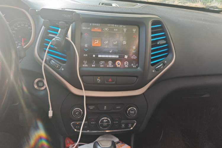 Used Jeep Cherokee 2016 2.0L Superior Edition