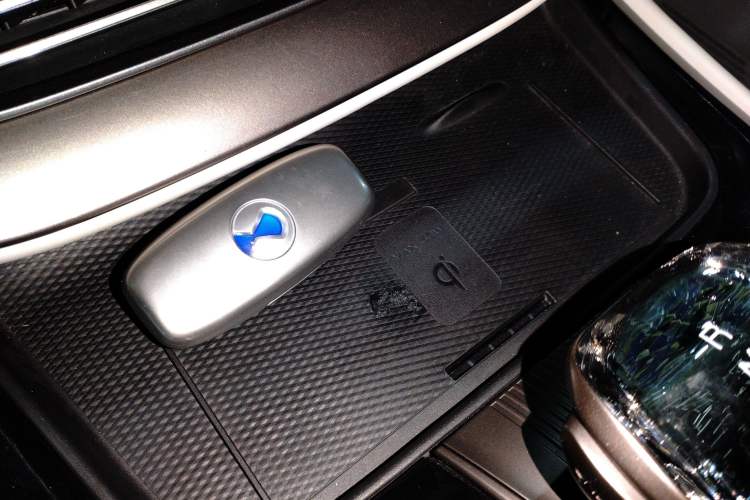 Used Denza D9 2022 DM-i 970 Four-Wheel Drive Flagship Model
