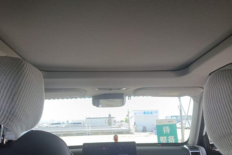 Used iCAR 03 2024 501km Four-wheel Drive Long-Range Advanced Version Headliner