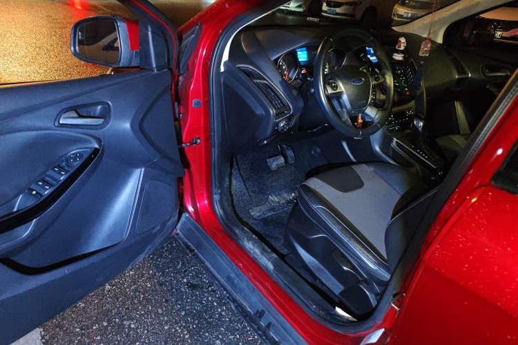 Used Ford Focus 2012 Hatchback 1.6L Automatic Fashion Edition