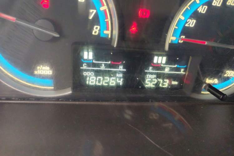 Used Baojun 730 2014 1.5L manual standard trim 7 seats Odometer Close Up