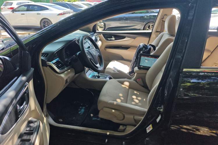 Used Honda Crider 2015 1.8L automatic luxury edition Left Front Seat