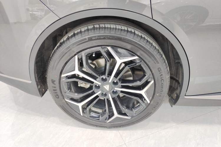 Used Deepal L07 2024 230Max Qiankun Intelligent Driving ADS SE Range-Extended Version Right Rear Wheel Hub