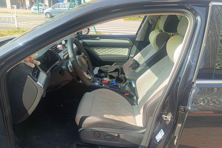 Used Volkswagen Magotan 2023 2 Million Units Limited Edition 330TSI DSG Leading Version Left Front Seat