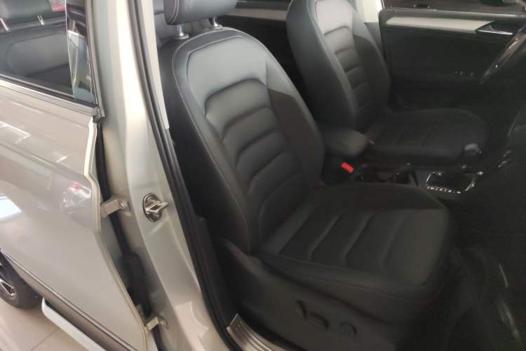 Used Volkswagen Tiguan L 2019 Revised 330TSI Automatic Two-Wheel Drive Smart & Luxury Edition China VI Standard
