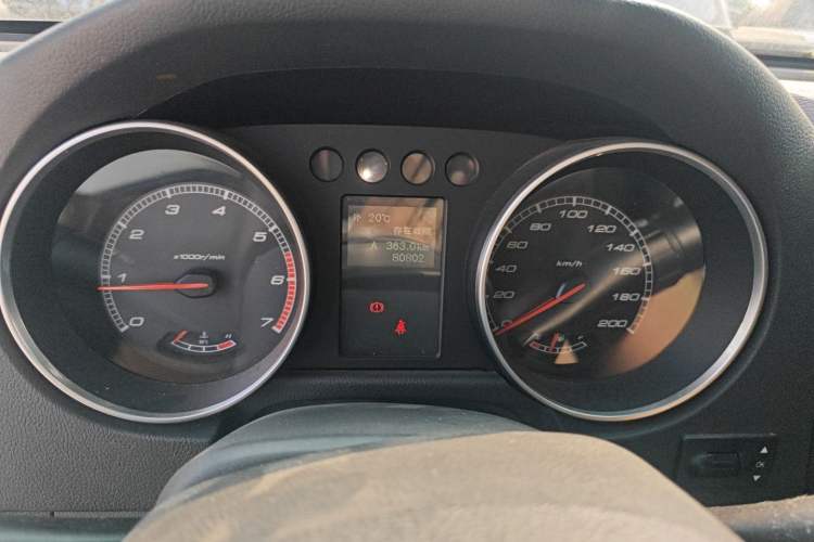 Used BAIC Off-Road BJ40 2016 40L 2.0T Manual Two-Wheel Drive Luxury Edition
