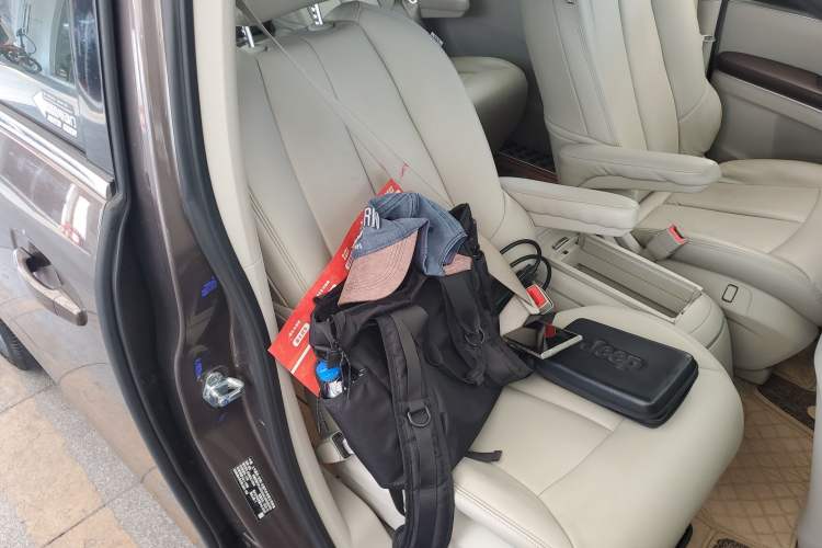 Used Buick GL8 2023 Land Executive Class Comfort Model