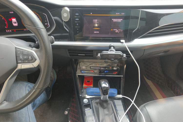 Used Volkswagen Passat 2022 330TSI Starry Elite Edition Audio And AC Panel