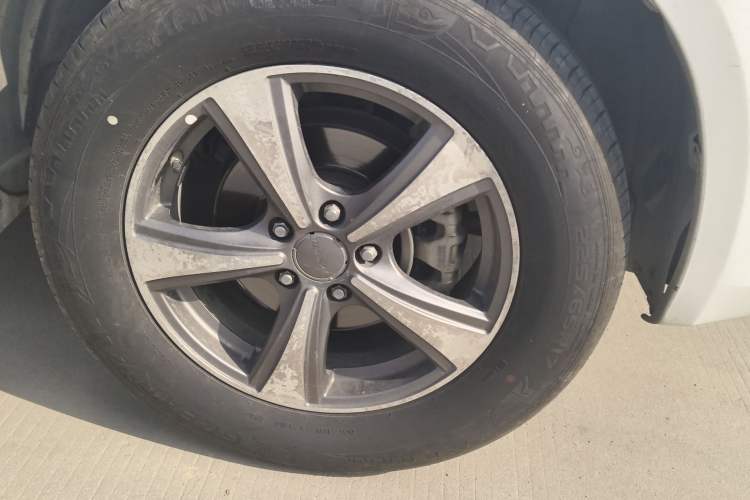 Used Haval H6 2013 Upgraded Model 1.5T Manual Two-Wheel Drive Elite Version Right Front Wheel Hub