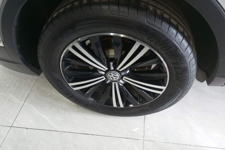 Used Volkswagen Tiguan L 2020 330TSI Automatic Two-Wheel Drive Luxury Edition China VI Standard
