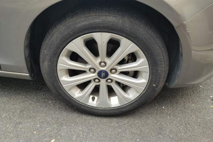 Used Ford Escort 2015 1.5L Automatic Fashion Model
