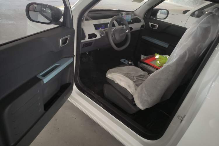 Used Geely Galaxy Panda 2024 Panda Mini 200km Endurance Bear Driver Seat