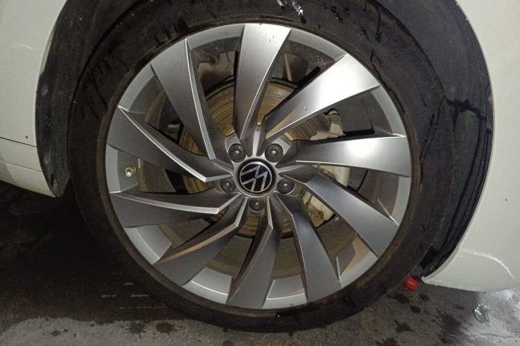 Used Volkswagen FAW-Volkswagen CC 2021 330TSI Ignite Edition Right Front Wheel Hub