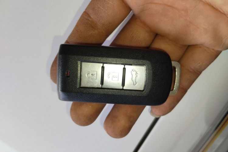 Used Mitsubishi Outlander 2016 2.4L 4x4 Elite Edition 5 Seats Vehicle Key