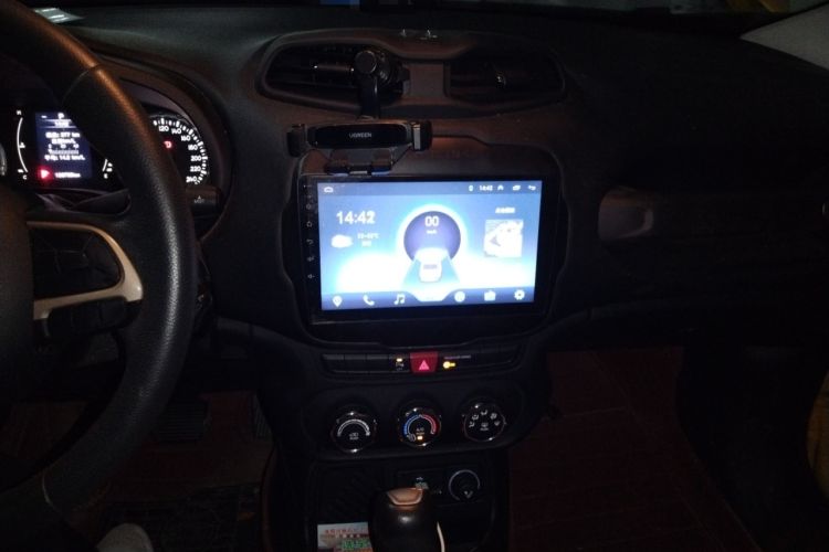 Used Jeep Renegade 2016 1.4T Automatic Jingneng Edition Audio And AC Panel