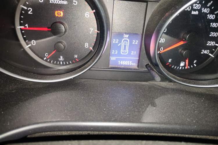 Used Haval H6 2015 Sport Edition 1.5T Manual Two-Wheel Drive Elite Model Odometer Close Up