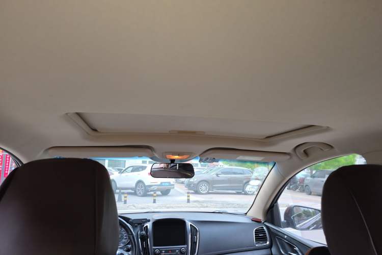 Used Baojun 560 2016 1.8L iAMT Luxury Model Headliner