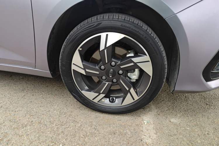 Used Geely Auto Emgrand L HiP 2022 1.5TD-DHT Pro 100KM Super Swift Right Front Wheel Hub