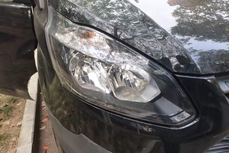 Used Ford Transit 2019 2.0T Diesel Multi-Purpose Commercial Vehicle Short Wheelbase Low Roof 6-Seater China VI Standard
