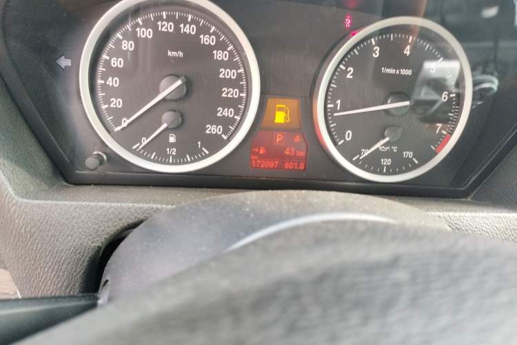 Used BMW X6 2014 xDrive35i Sport model Odometer Close Up