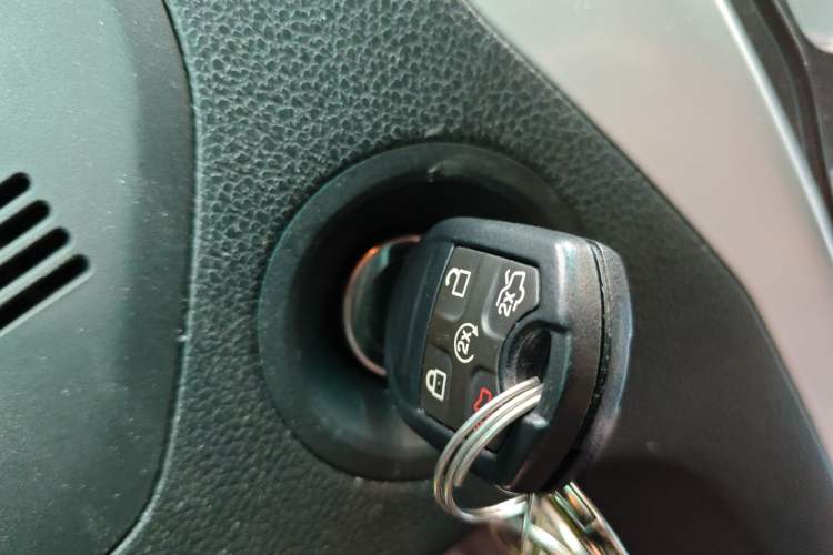 Used Ford Explorer 2013 3.5L Deluxe Model
