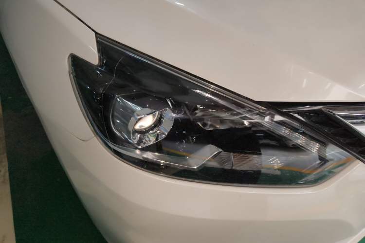 Used Nissan Sylphy 2019 1.6XV CVT Smart Connect Luxury Edition China V Standard Right Front Headlight