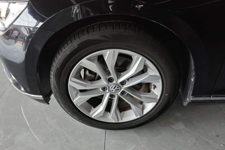 Used Volkswagen Magotan 2018 330TSI DSG Luxury Model Left Front Wheel Hub