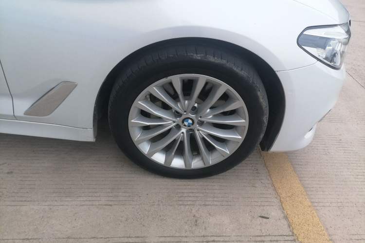 Used BMW 5 Series 2020 530Li Luxury Edition Premium Package Right Front Wheel Hub