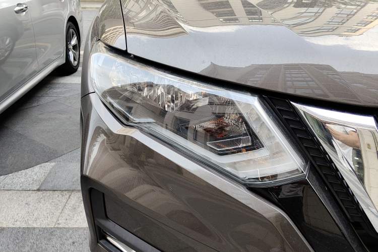 Used Nissan X-Trail 2019 2.0L CVT Smart Connect Comfort Edition 2WD Right Front Headlight