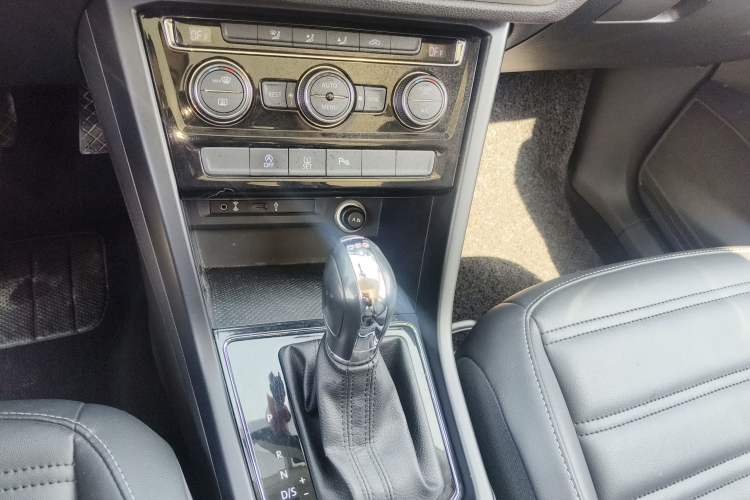 Used Volkswagen Touran 2018 Volkswagen Touran L 280TSI DSG Comfort Edition 7 Seats China V Emission Standard
