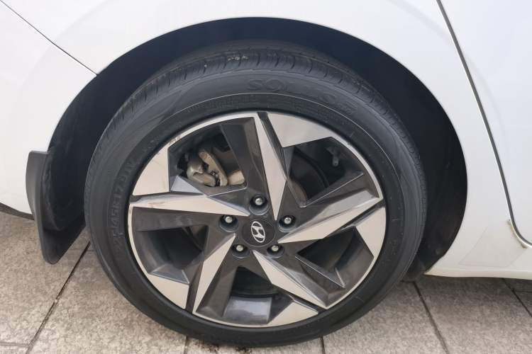 Used Hyundai Elantra 2022 1.5L CVT LUX Prestige Edition Exterior 8