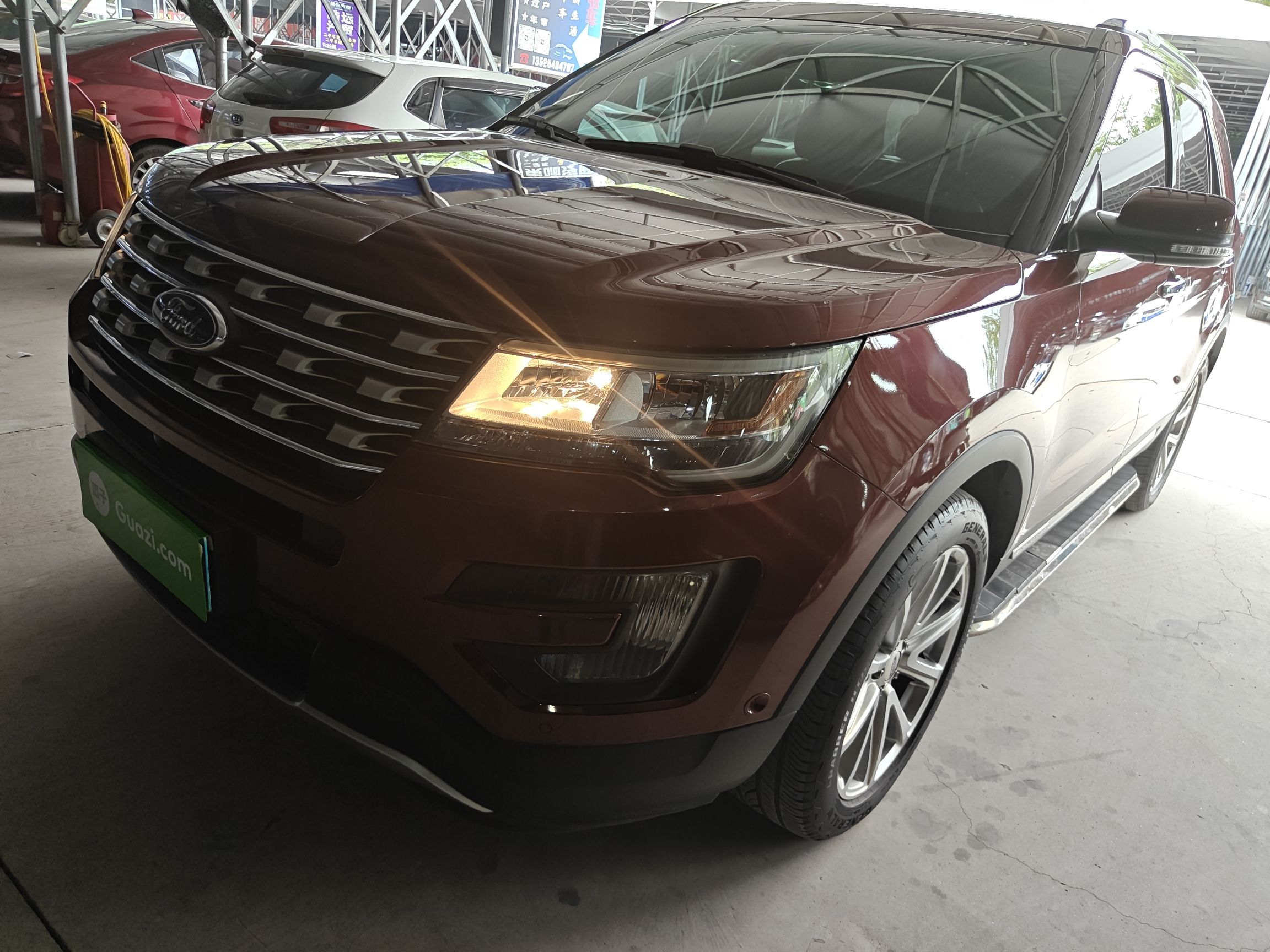 تحت مقدمة السيارة