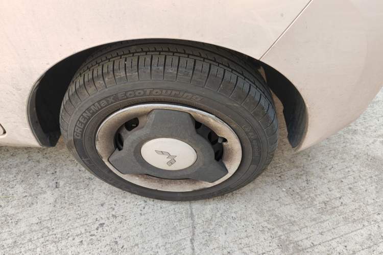 Used Wuling Hongguang MINIEV 2021 Macaron Fashion Model Lithium Iron Phosphate Right Front Wheel Hub