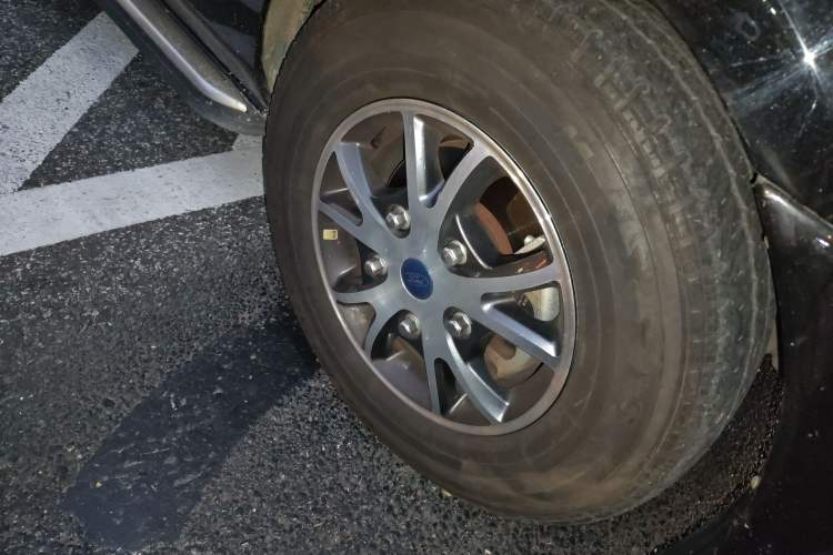 Used Juntian Black Warrior Youth 2023 2.0T Diesel Standard Edition Right Front Wheel Hub