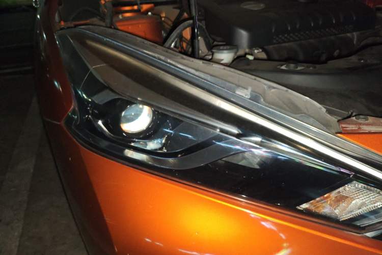 Used Nissan Lannia 2016 1.6L CVT Cool Edition Right Front Headlight