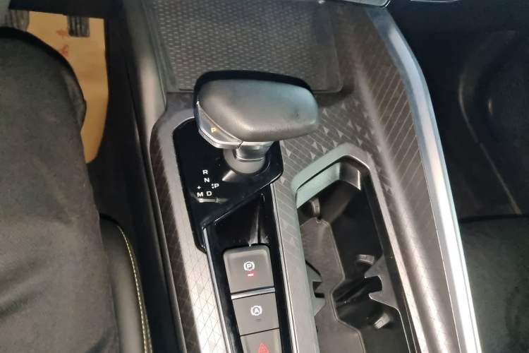 Used Geely Auto Preface 2023 1.5TD Fuyao Version Gear Lever