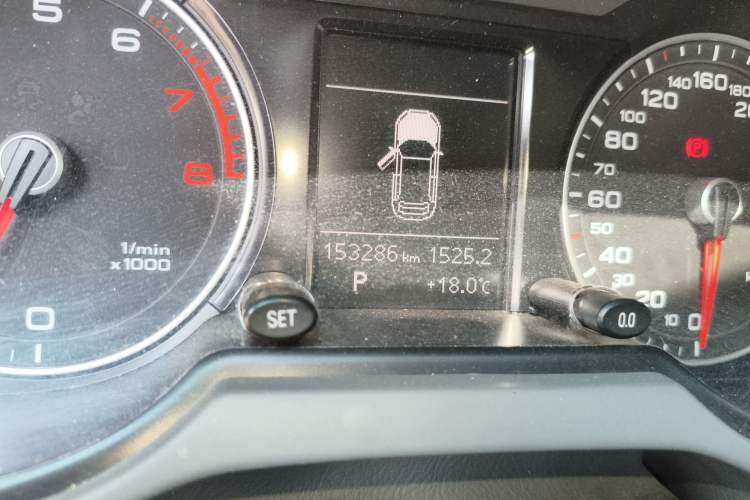 Used Audi Q5 2015 40 TFSI Trendy Edition Odometer Close Up